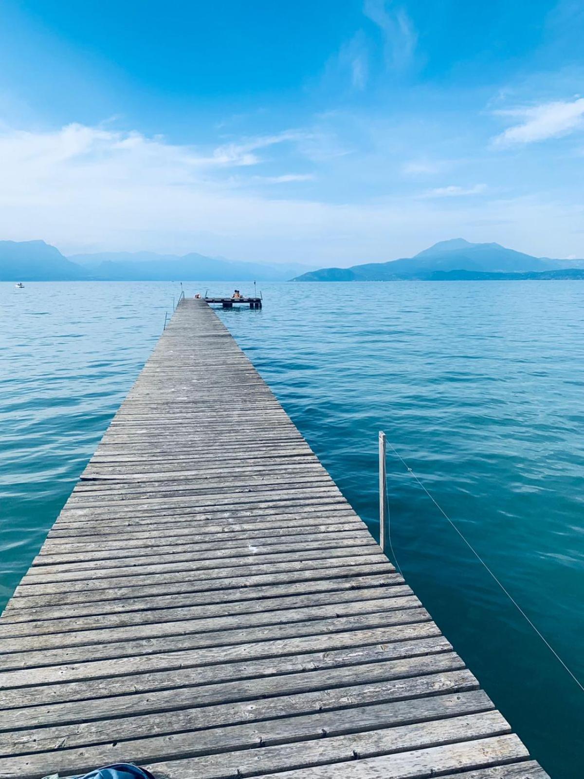 Seeblickwohnung Sirmione - Fronte Lago Mit Privatsteg Bagian luar foto