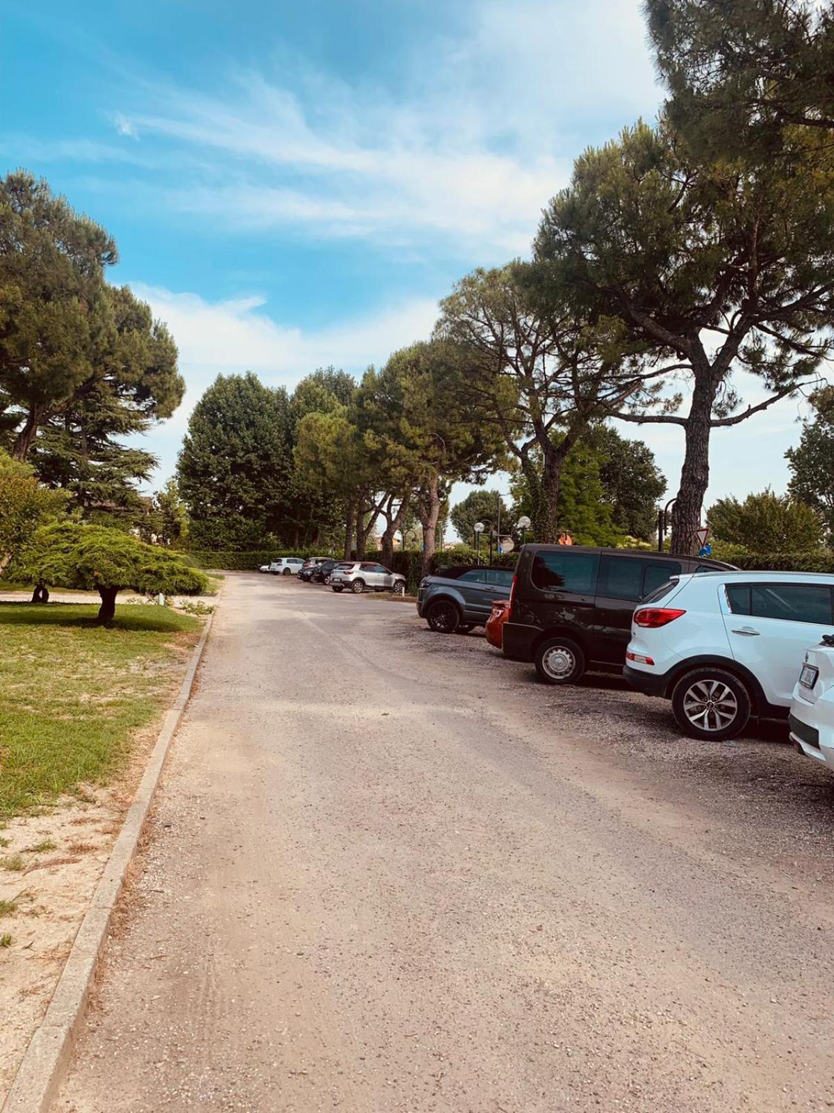 Seeblickwohnung Sirmione - Fronte Lago Mit Privatsteg Bagian luar foto